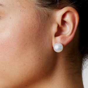 12-13mm-pearl-earrings-on-model