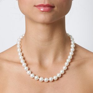 10-11mm-pearl-necklace-on-model