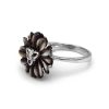 Δαχτυλίδι λευκόχρυσο Κ18με μαύρο λουλούδι - M307815